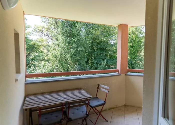 Pour 4 Pers Avec Piscine Tennis Et Parking Gratuit 227 *